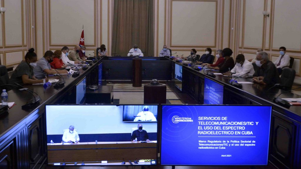 Aprueban en Cuba tres Decretos-Leyes sobre las telecomunicaciones, las empresas y la seguridad social