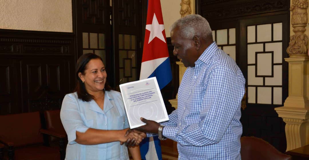 Entrega Ministerio de Comunicaciones informe de rendición de cuenta al Parlamento Cubano