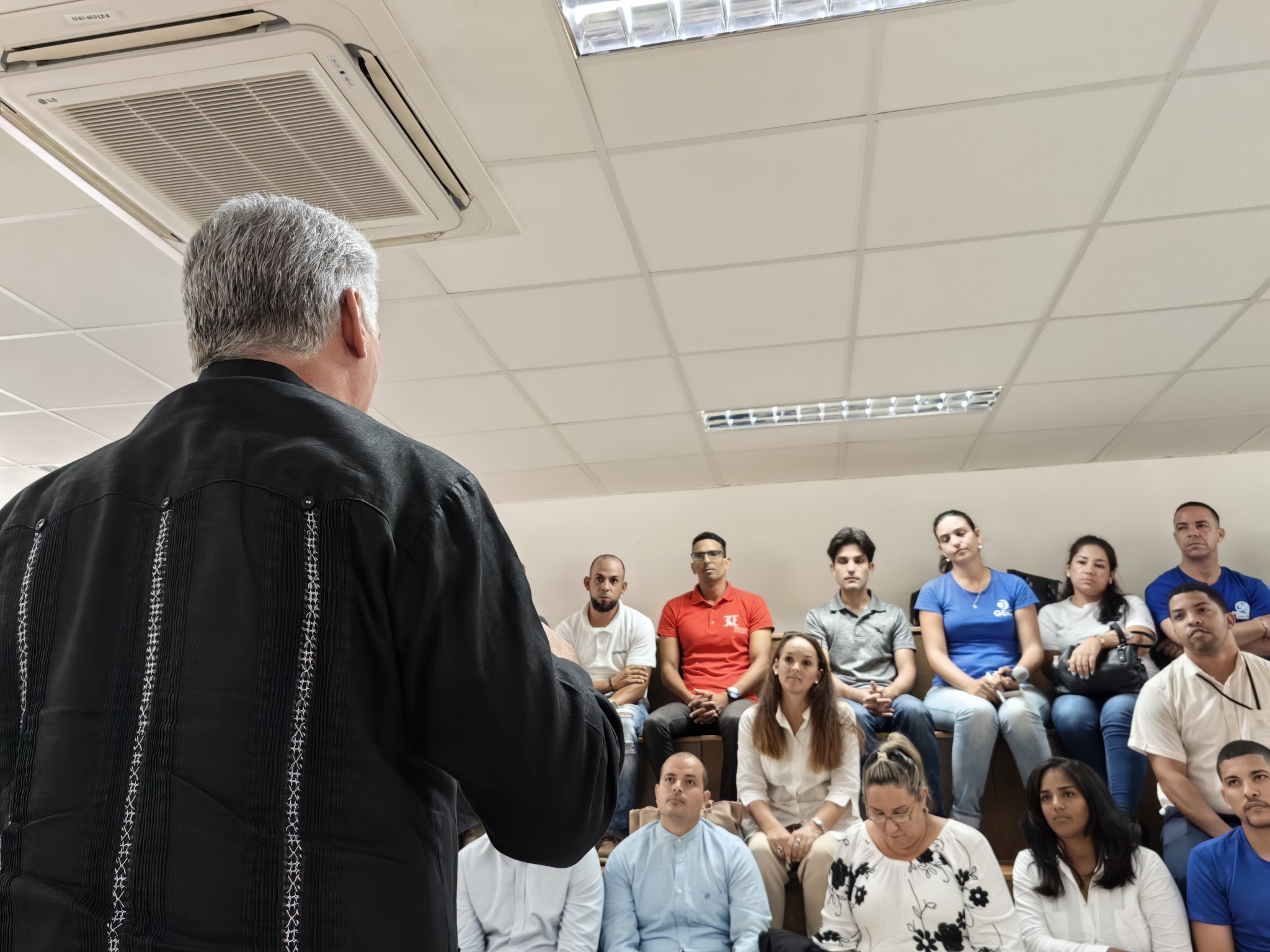 Sostiene Presidente de la República encuentro con jóvenes del sector de las telecomunicaciones 