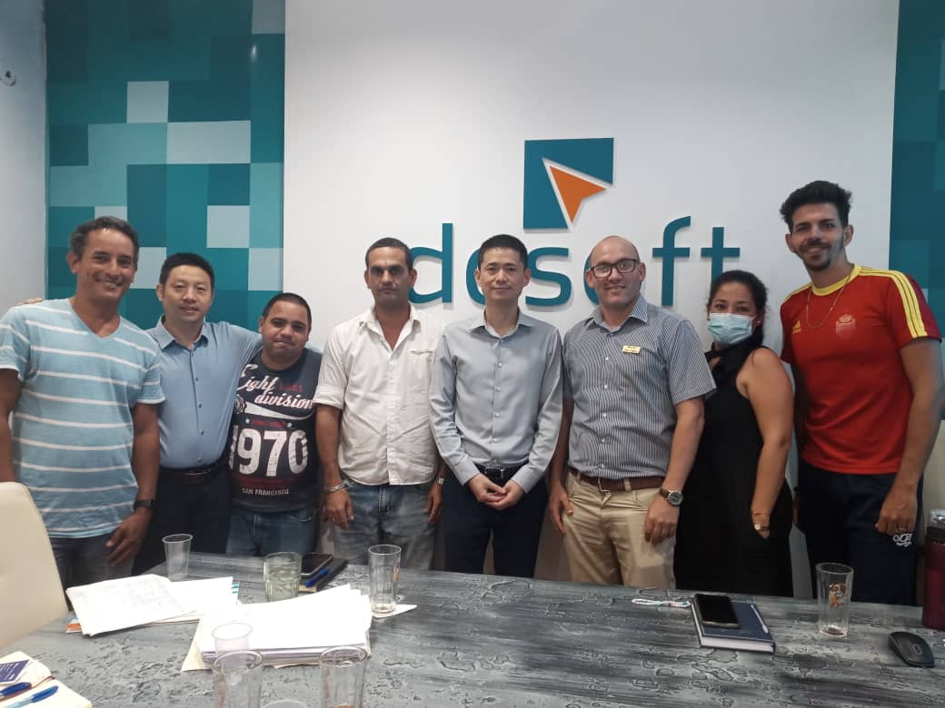Representantes del Proyecto chino PICLA y directivos de Desoft realizan reunión para la integración tecnológica