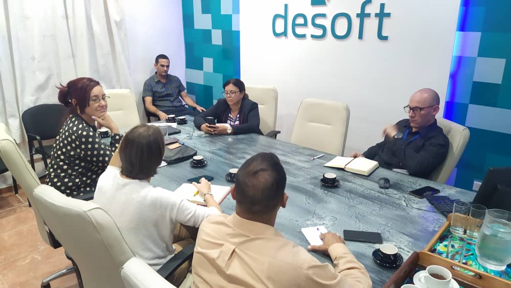 Intercambian directivos de Desoft con representantes del Parlamento cubano