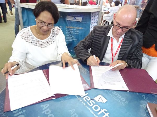 Desoft y la Universidad de La Habana firman Convenio Marco en FIHAV2023