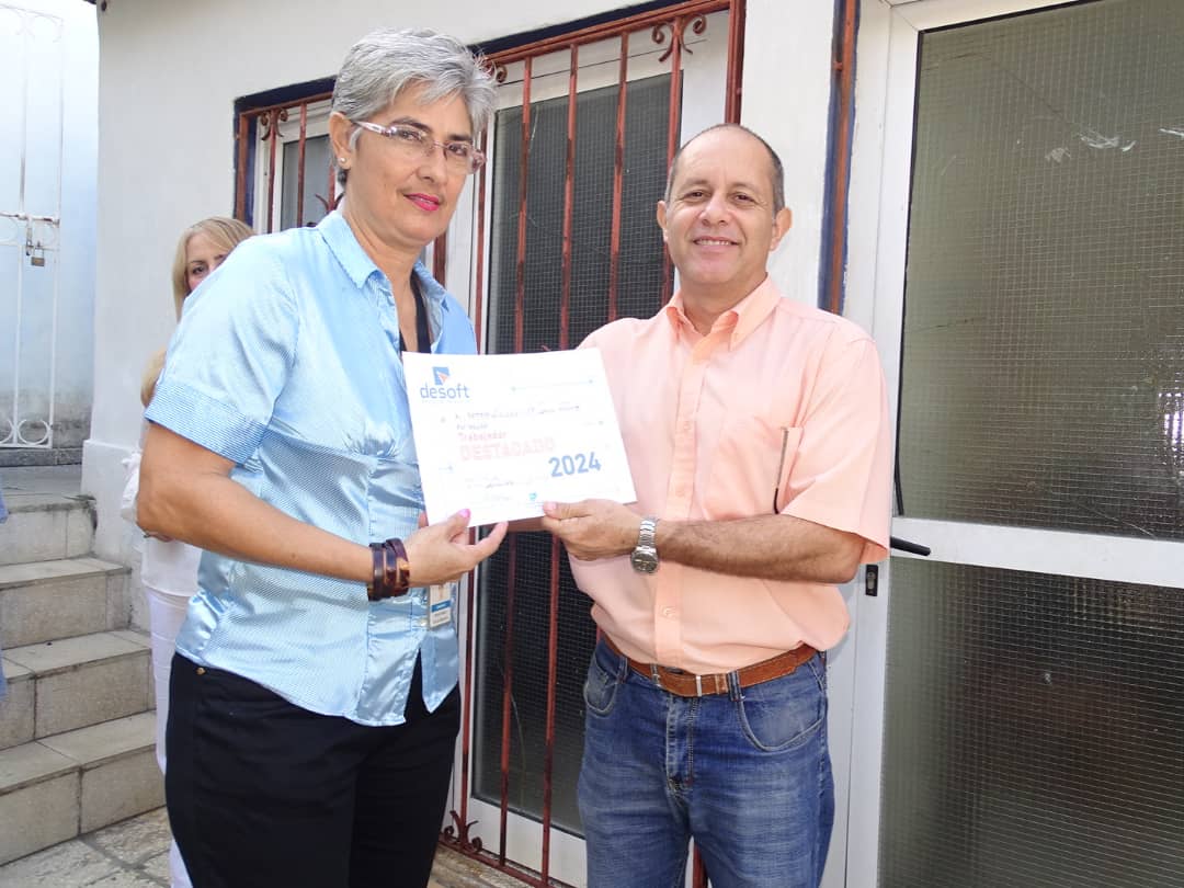 Reconocen a trabajadores destacados de la Casa Matriz de Desoft